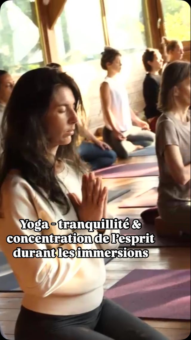 Les pratiques de yoga trouvent leur point commun dans l’entraînement de l’esprit à rester en place, avec un support de concentration, un seul. Ce focus pédagogique visant la simplification permet de façon étonnante un élargissement de nos perceptions, un ré-entraînement de notre écoute.

Les retraites immersives sont de précieux moments, où nous nous offrons ces temps de tranquillité devenus rares en modernité.

📸 @simrenou 
Lieu : @larbreauxetoiles 
Enseignante : @merveilleusetrangete 

#yoga #rennes #yogarennes #rennesyoga #rennescity #coursyoga #formationyoga #stageyoga #yogabretagne #yogafrance #alignement #souffle #son #pranayama #om #omkara