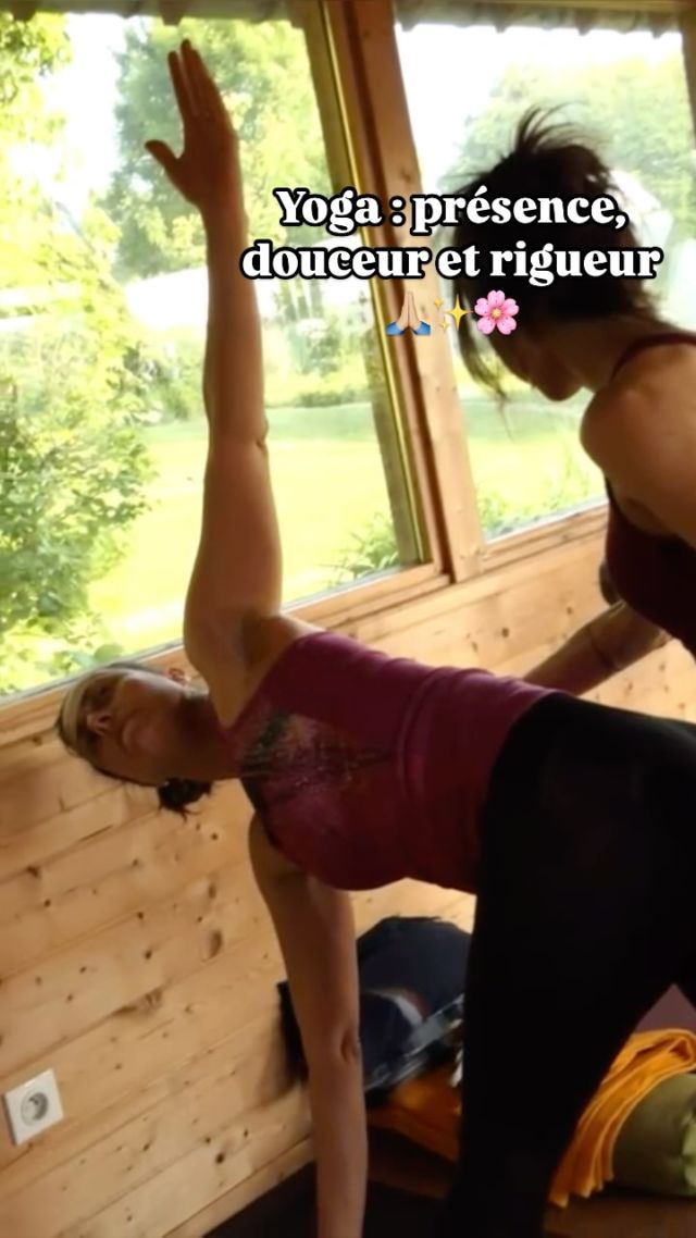 La pratique et les enseignements du yoga nous traversent et nous travaillent très progressivement, en profondeur. Parmi les sages « non-pressés », les pratiquants réguliers, beaucoup expérimentent de très profonds changements physiques, énergétiques, psycho-émotionnels. 

Prenez votre temps, mais soyez à ce que vous faites 🙏🏼✨🌸

#yoga #rennes #yogarennes #rennesyoga #rennescity #rennesmaville #yogabretagne #yogafrance #parivrttatrikonasana #revolvedtriangle #formationyoga #yogashalarennes